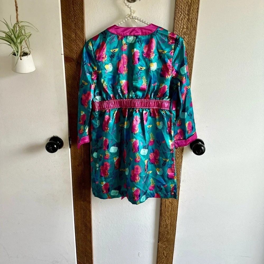 Rare Disney Frozen Girl’s Silky Robe Size 7/8 ADORABLE Seriously the cutest robe